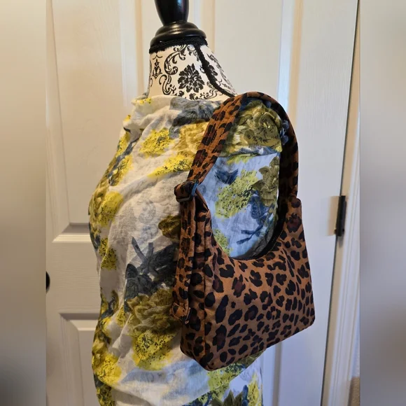 Baggu Nylon Leopard Print Shoulder Bag - Brown Animal Print - Picture 2 of 12